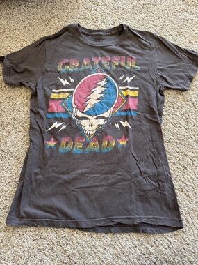 Women’s Grateful Dead tee shirt